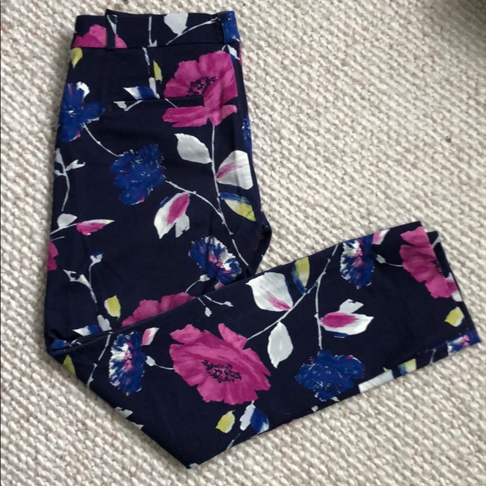 Banana Republic SLOAN Pant in Navy Floral (size 2)